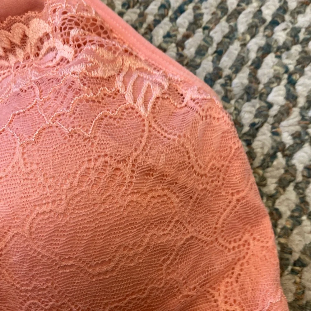Rhonda Shear coral Lace Bralette - Picture 5 of 5